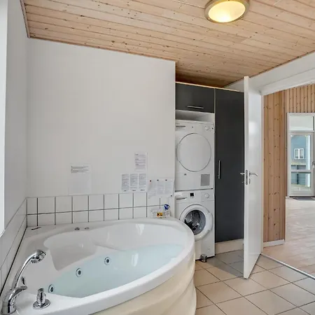 Lovely Home In Ulfborg With Wifi Casa vacanze